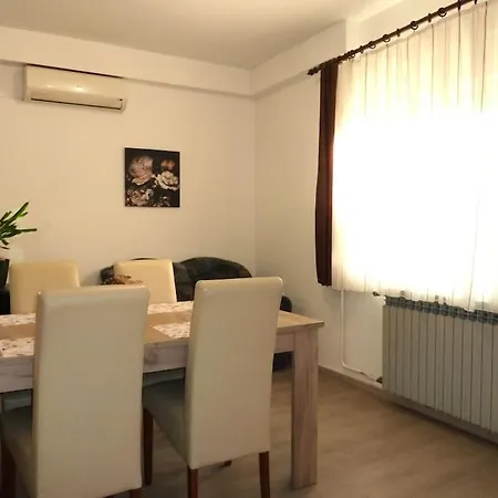 Apartment Ideal For Larger Groups Or Larger Families *