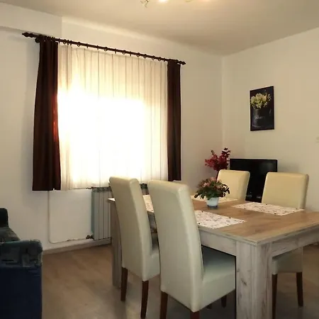 Apartment Ideal For Larger Groups Or Larger Families *