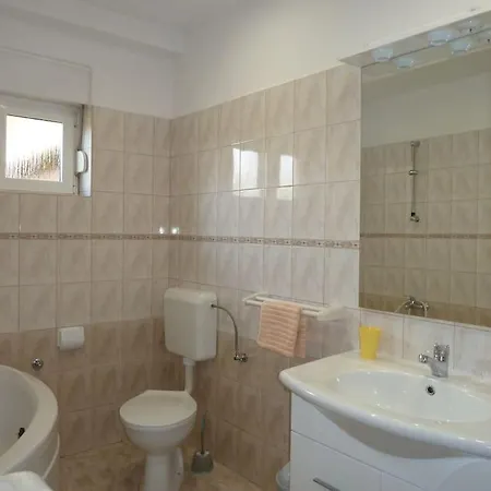 Ideal For Larger Groups Or Larger Families Apartment *