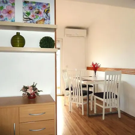 Ideal For Larger Groups Or Larger Families * Zadar