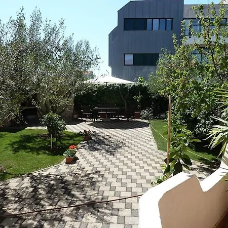 Apartment Ideal For Larger Groups Or Larger Families Zadar