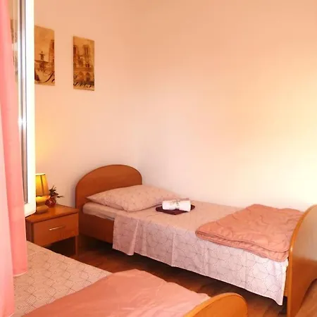 Apartment Ideal For Larger Groups Or Larger Families Zadar