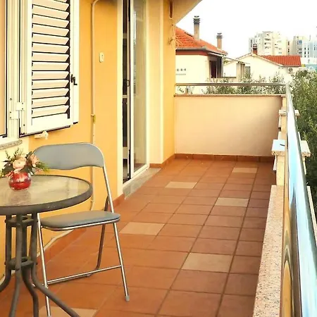 Apartment Ideal For Larger Groups Or Larger Families Zadar