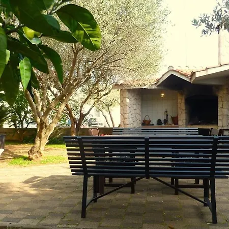 Ideal For Larger Groups Or Larger Families *